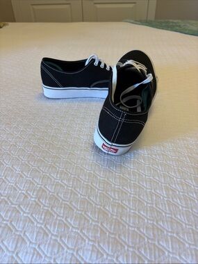 NWOB Vans Men’s Comfy Cush Black Canvas Lace-Up Sneakers with White Soles